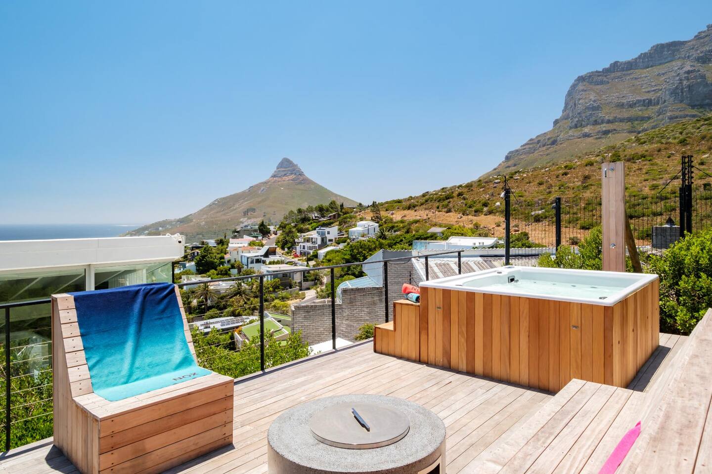 Jacuzzi deck with Lion's Head view